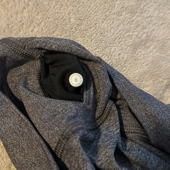 women’s lululemon size 6 leggings - Picture 3 of 3